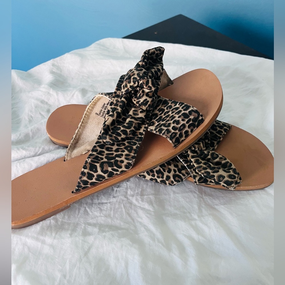 Super Cute Cheetah sandals 🤎